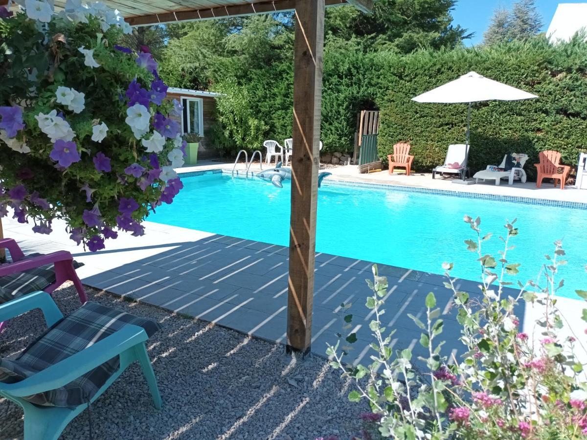 Banane Devant Piscine, A 6km Du Festival De Piano De La Roque D'antheron * Rognes