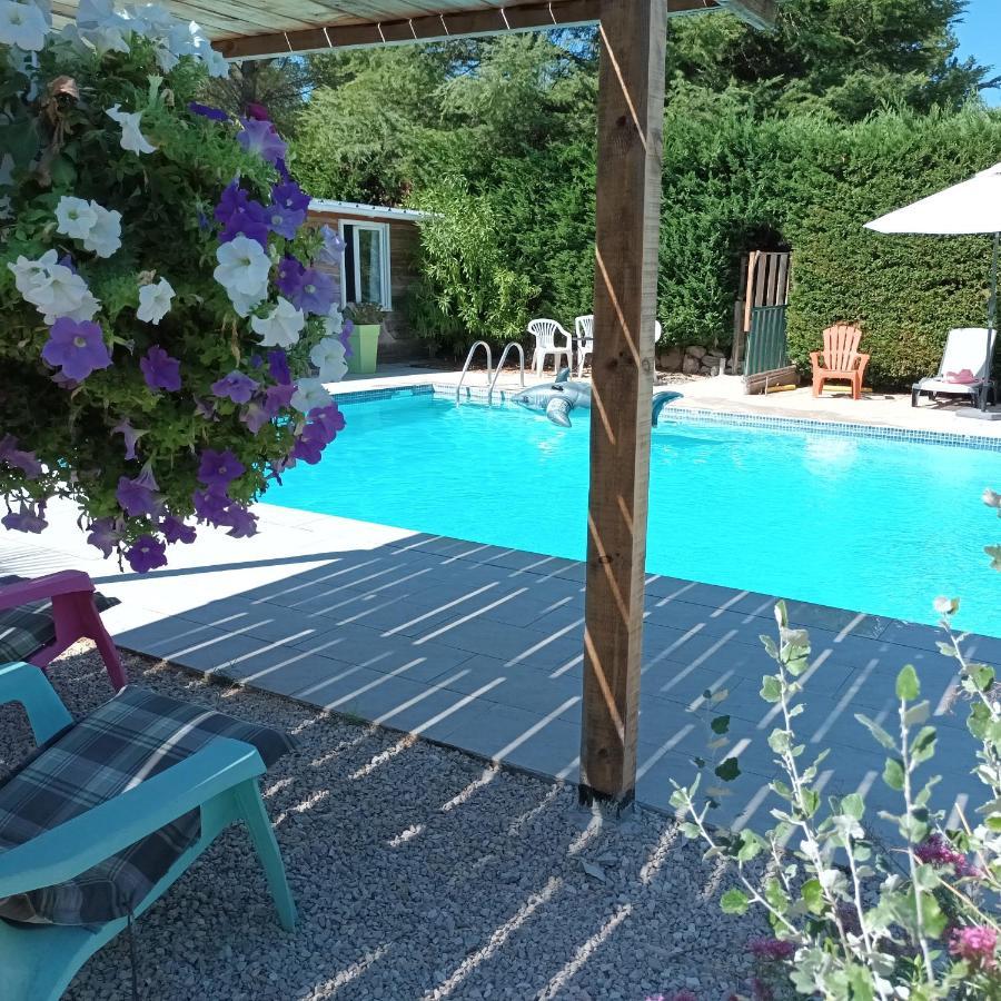 Apartment Banane Devant Piscine, A 6km Du Festival De Piano De La Roque D'antheron *